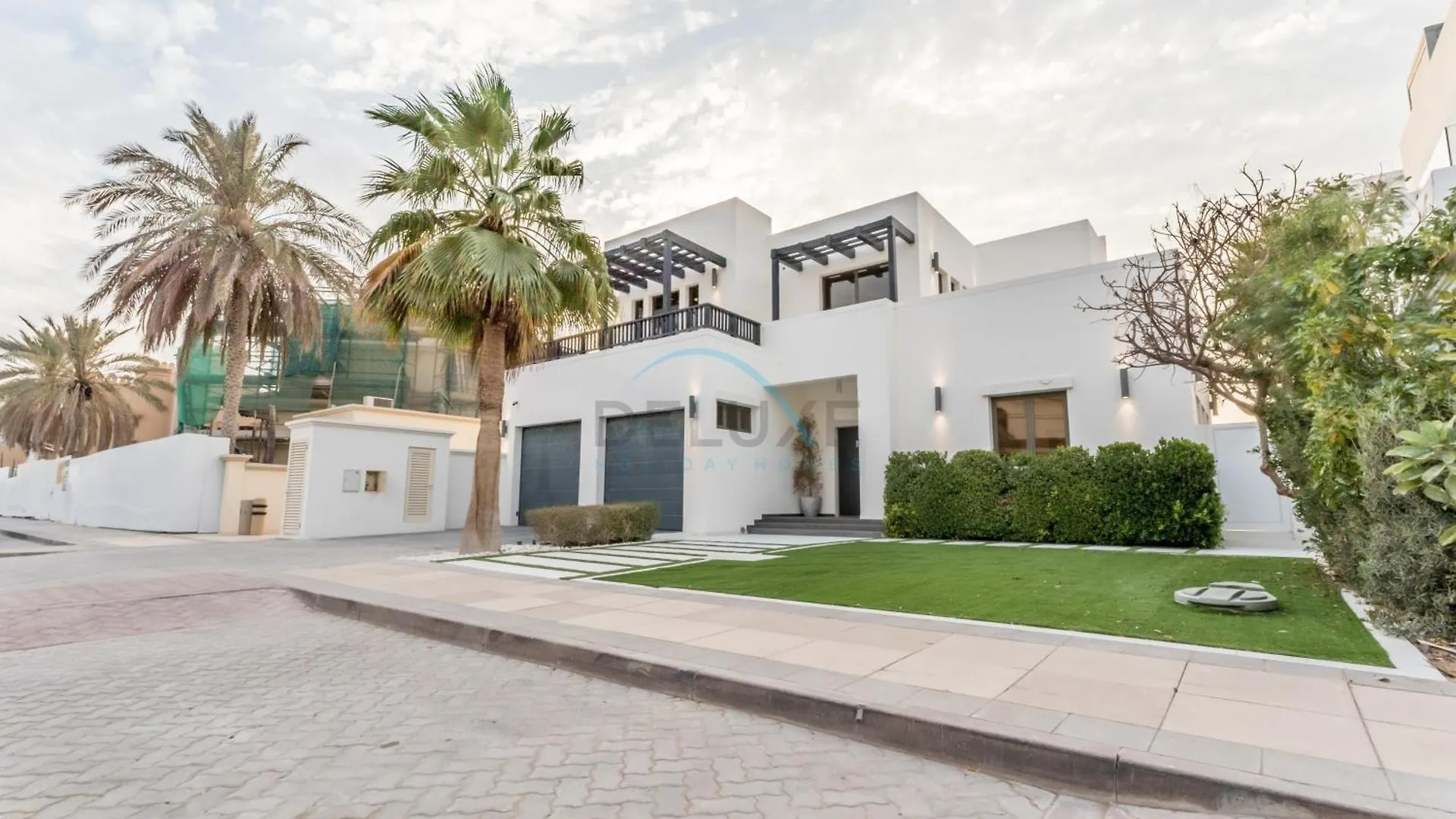 Beachfront 3Br Villa With Private Gym, Pool, Jacuzzi & Workspace, Palm Villa, Palm Jumeirah By Deluxe Holiday Homes Dubai