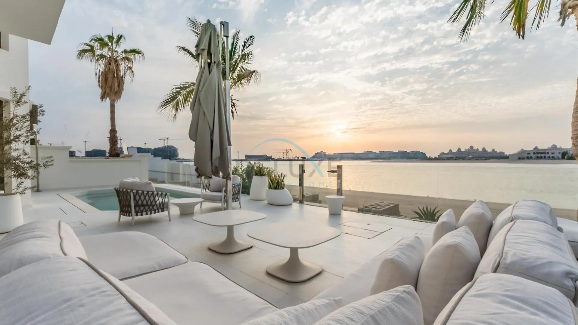 Beachfront 3Br Villa With Private Gym, Pool, Jacuzzi & Workspace, Palm Villa, Palm Jumeirah By Deluxe Holiday Homes Dubai