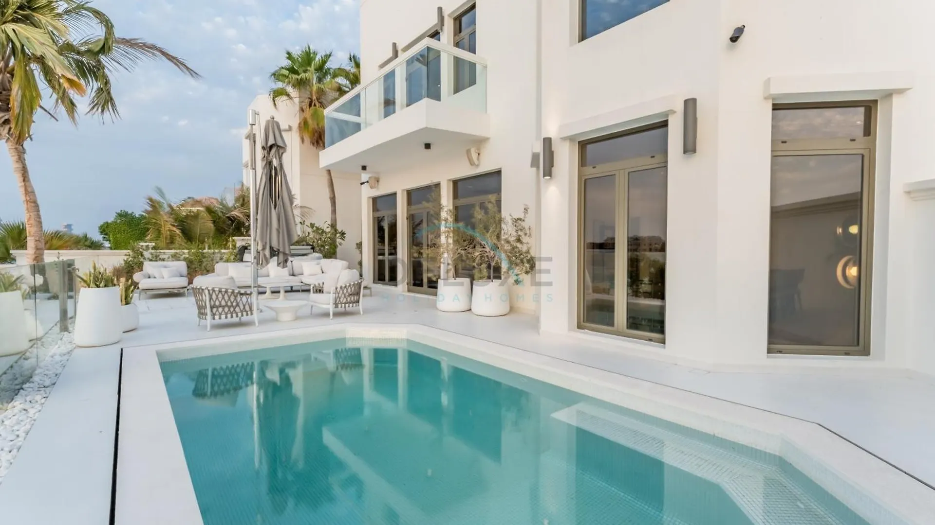 Beachfront 3Br Villa With Private Gym, Pool, Jacuzzi & Workspace, Palm Villa, Palm Jumeirah By Deluxe Holiday Homes Dubai