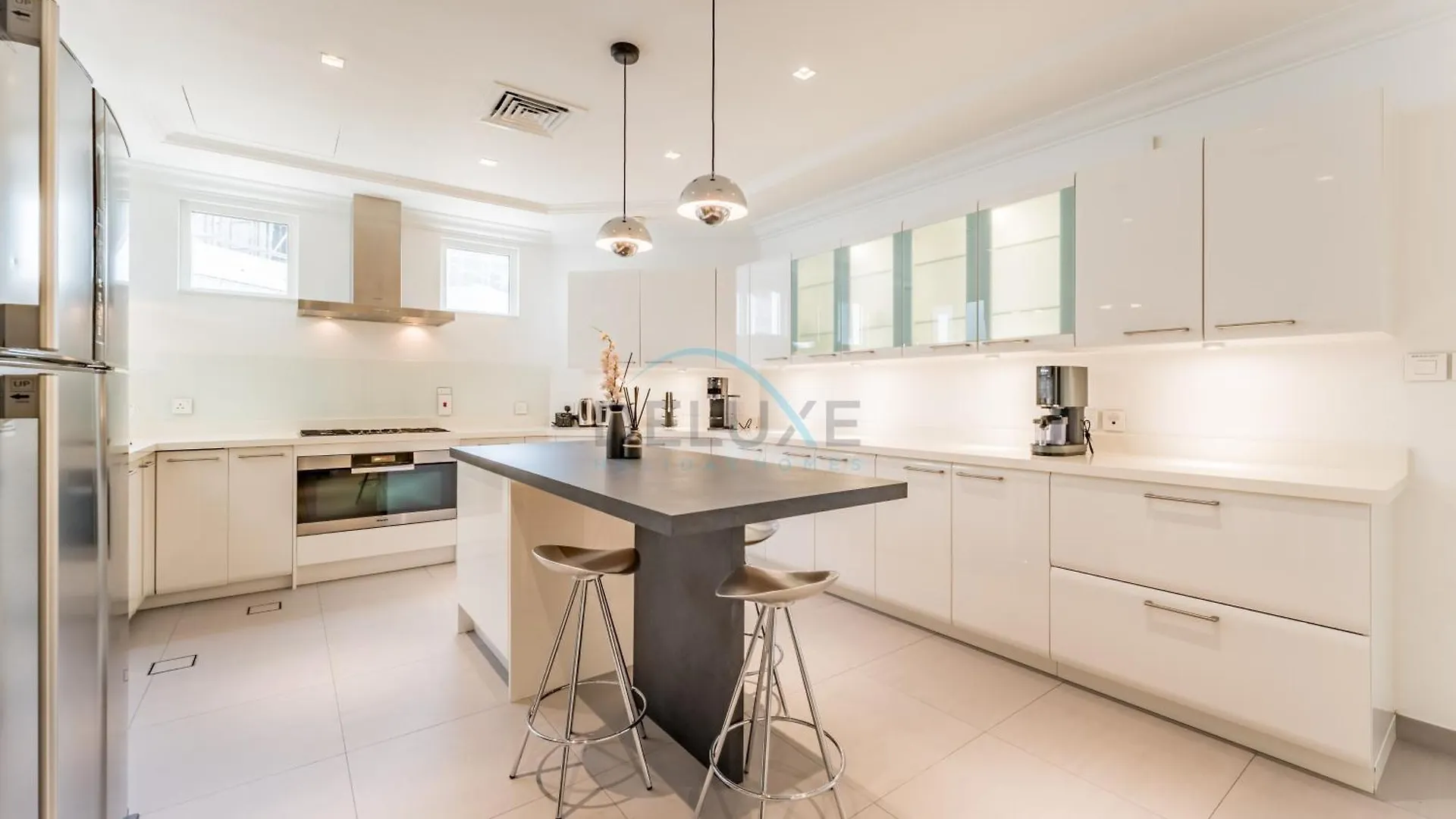 Beachfront 3Br Villa With Private Gym, Pool, Jacuzzi & Workspace, Palm Villa, Palm Jumeirah By Deluxe Holiday Homes Dubai