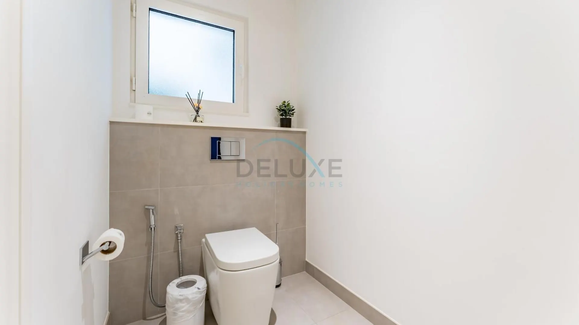 Beachfront 3Br Villa With Private Gym, Pool, Jacuzzi & Workspace, Palm Villa, Palm Jumeirah By Deluxe Holiday Homes Dubai