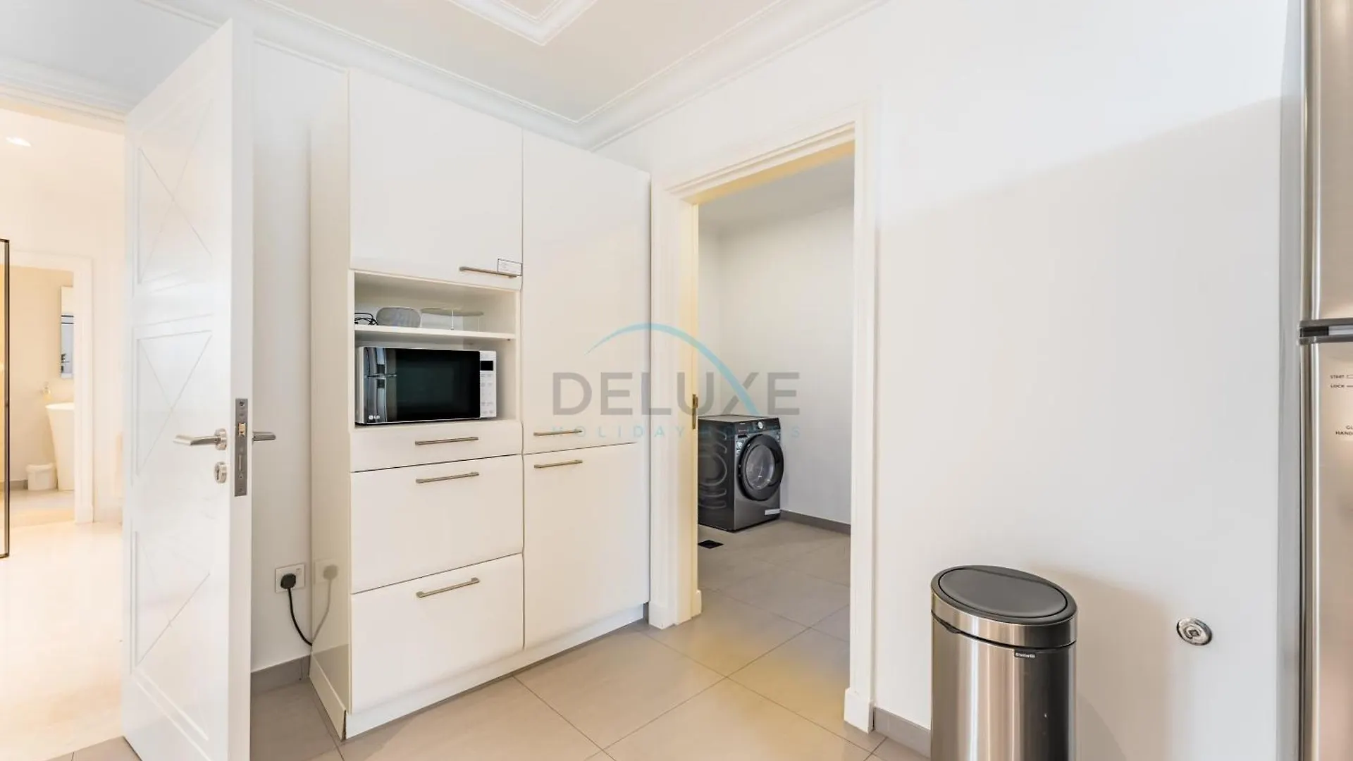 Beachfront 3Br Villa With Private Gym, Pool, Jacuzzi & Workspace, Palm Villa, Palm Jumeirah By Deluxe Holiday Homes Dubai