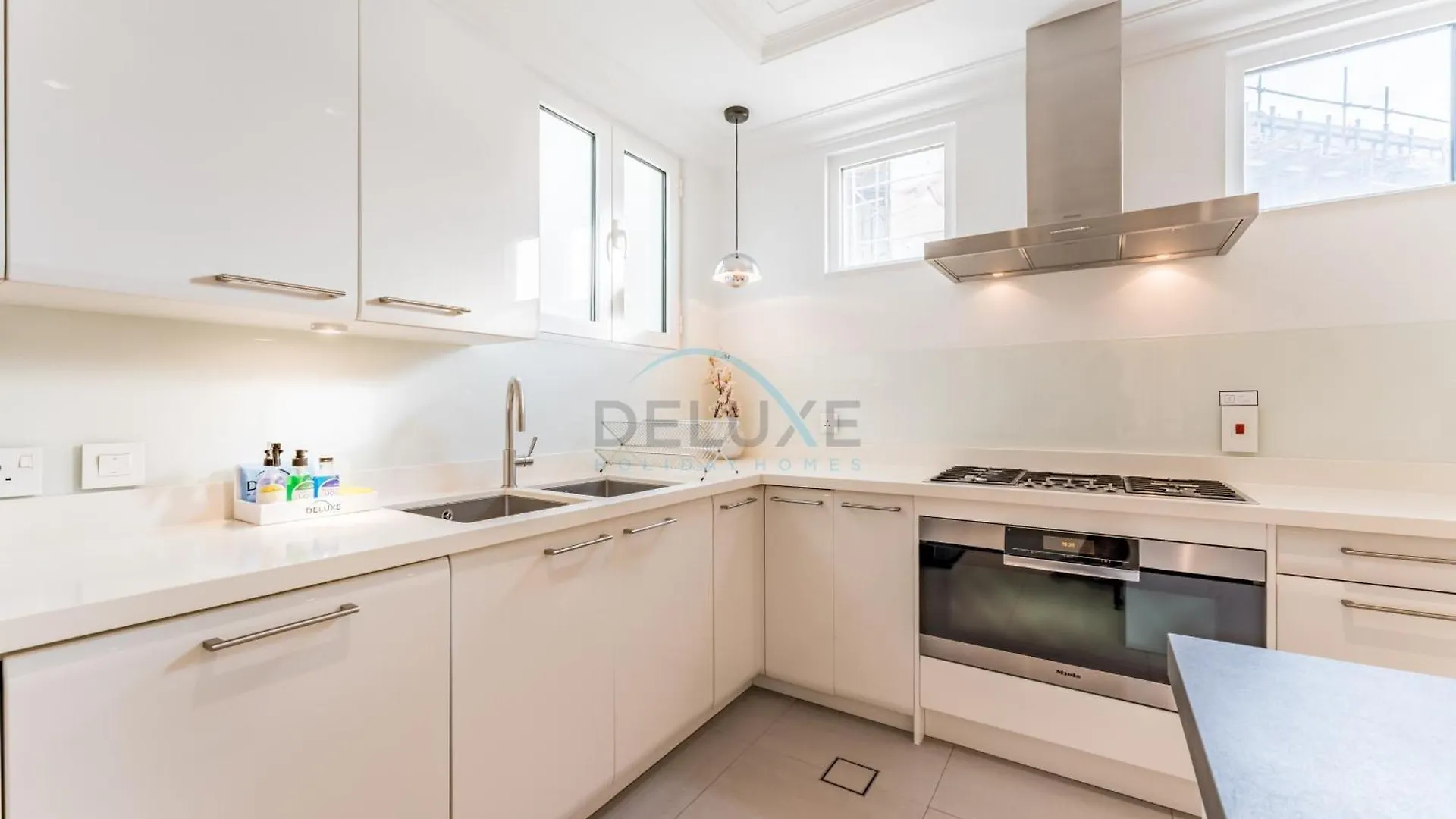 Beachfront 3Br Villa With Private Gym, Pool, Jacuzzi & Workspace, Palm Villa, Palm Jumeirah By Deluxe Holiday Homes Dubai