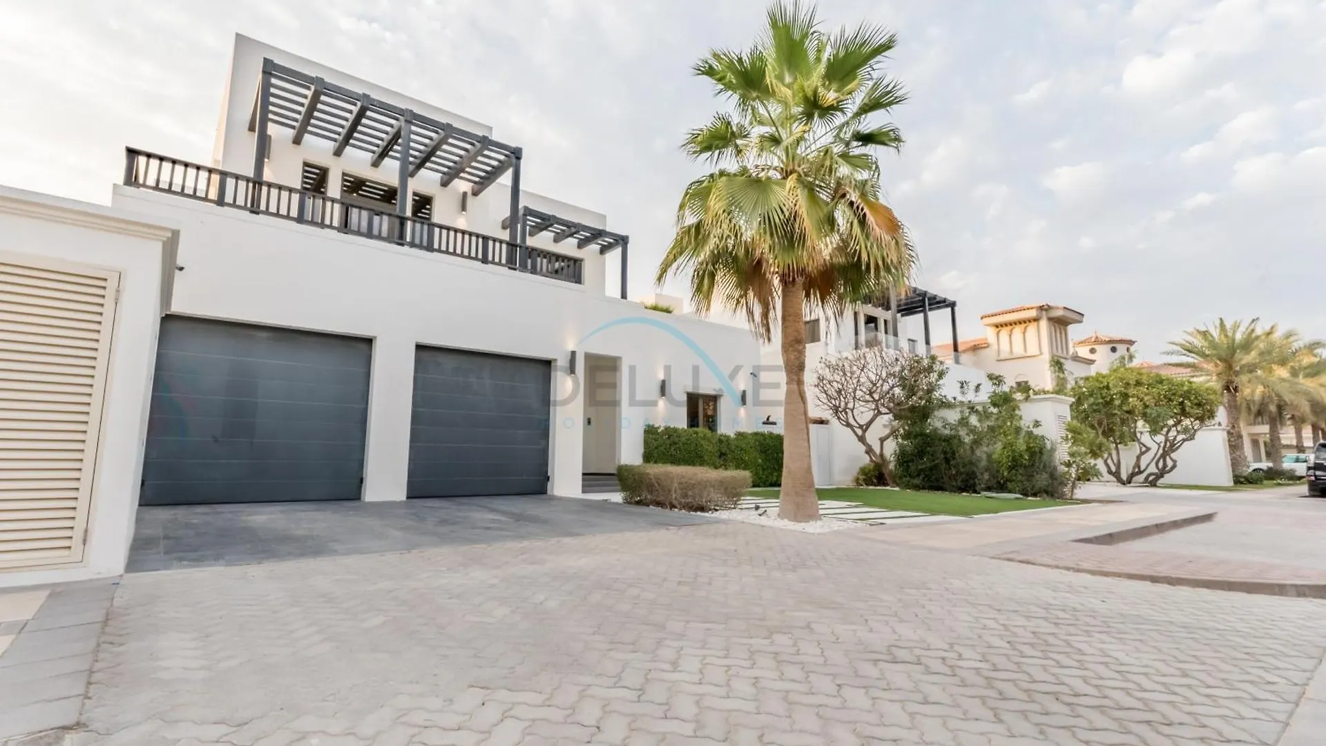 Beachfront 3Br Villa With Private Gym, Pool, Jacuzzi & Workspace, Palm Villa, Palm Jumeirah By Deluxe Holiday Homes Dubai